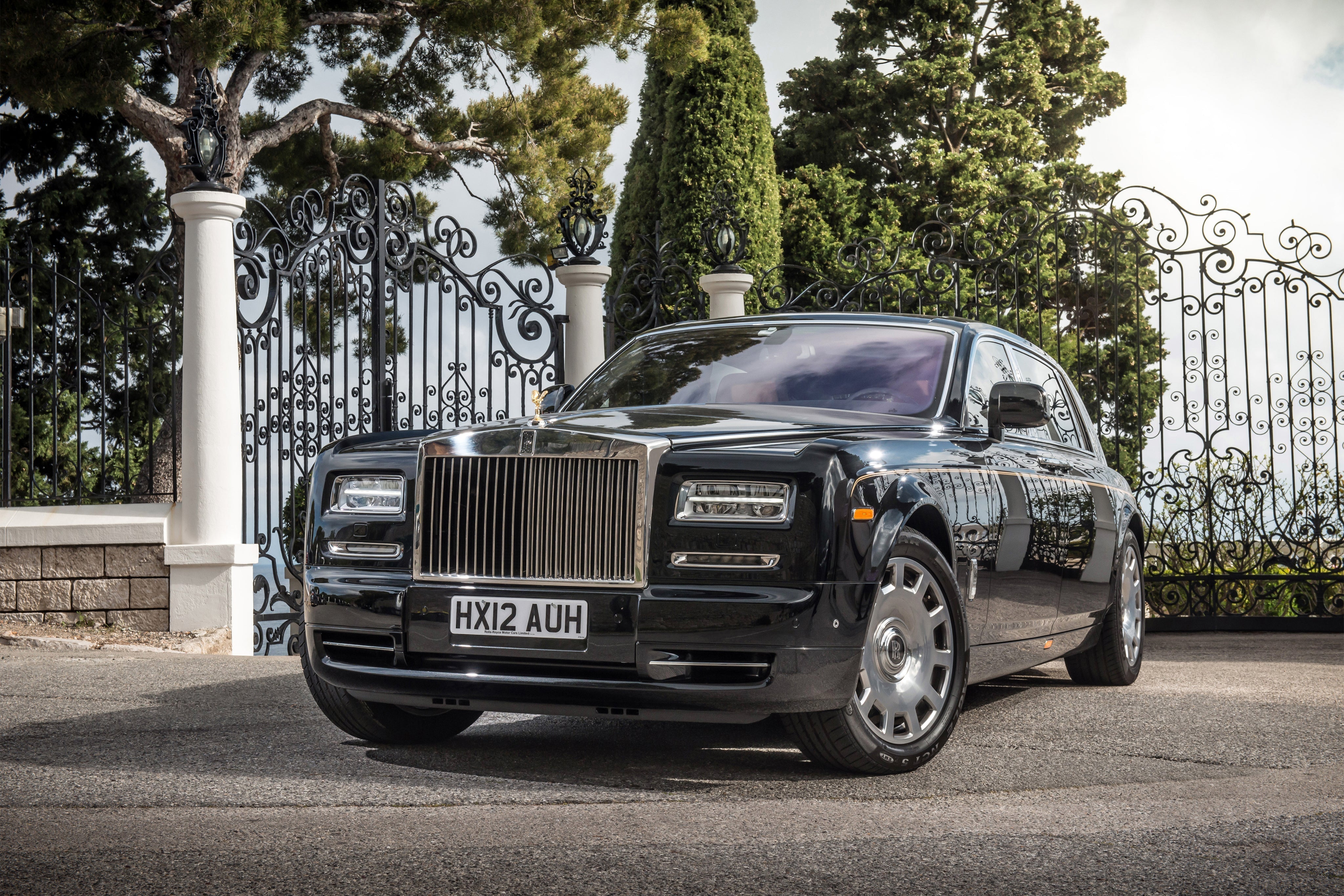 Rolls-Royce: The Pinnacle of Luxury and Craftsmanship